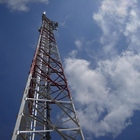 La ligne de transmission télécommunication unipolaire de 60m dominent l'électricité de Polonais d'angle