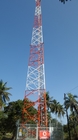 De la télécommunication trois tour en acier 33KV angulaire à jambes avec l'antenne et les parenthèses de Mw