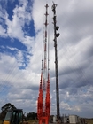 L'acier de télécommunication a galvanisé la tour de Guyed avec les parenthèses et le paratonnerre
