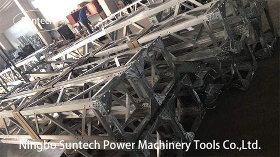 Une forme treillagent des travaux de construction de Gin Pole Tower Erection Tools