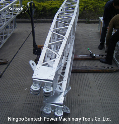 Une forme treillagent des travaux de construction de Gin Pole Tower Erection Tools