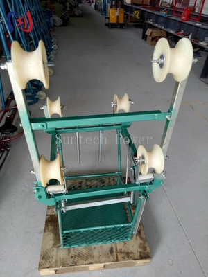 Chariot à quatre conducteurs réglable pour les opérations de réparation de lignes aériennes
