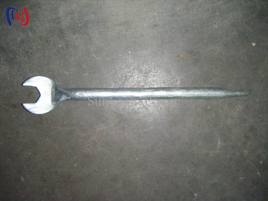 Clé à molette à queue pointue - Outil professionnel pour espaces restreints