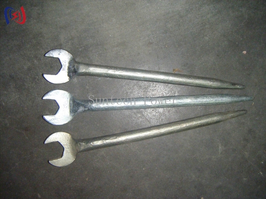 Clé à molette à queue pointue - Outil professionnel pour espaces restreints