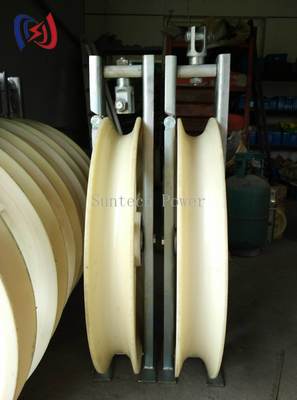 Poulie de déroulage série 822 robuste avec rayon de courbure R570 et dimensions hors tout de 760x120x480mm