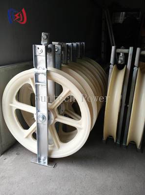 Poulie de déroulage série 822 robuste avec rayon de courbure R570 et dimensions hors tout de 760x120x480mm