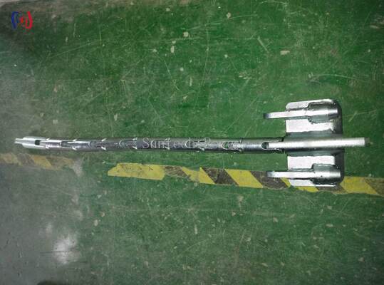 La tête robuste des trois conducteurs maintient une configuration triangulaire précise, équilibre les forces de traction et offre une résistance exceptionnelle