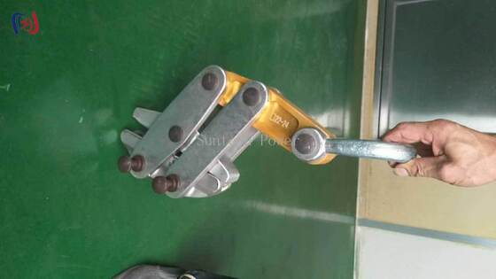Grippe à corde en acier anti-torsion Come Along Clamp avec charge nominale de 50-200KN pour les câbles de lignes de transmission de 11-30 mm