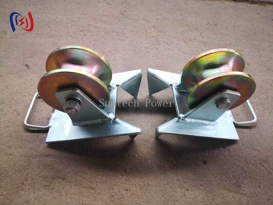 SH130S 10KN Poulie à rouleaux galvanisée à câble à tête pitée avec configuration de faisceau triangulaire pour le tirage de câbles souterrains