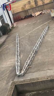 Palan à treillis modulaire en forme de A avec revêtement résistant à la corrosion pour le montage de tours de 8 à 28 m