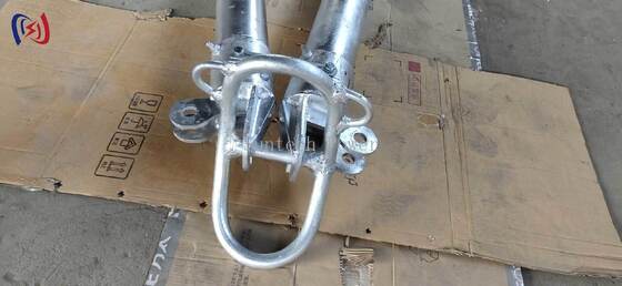 Pôle de gin tubulaire en forme de A avec un diamètre de tube de 120 x 7 mm, une longueur de 6 à 13 m et un revêtement résistant à la corrosion pour la construction de tours de transmission