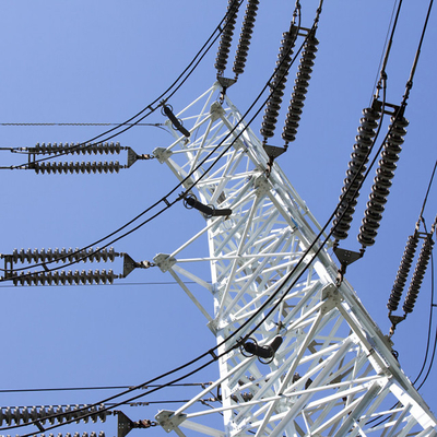 Tour en acier de pylône électrique en acier de trellis de la tolérance Q355 Q255 de fort vent