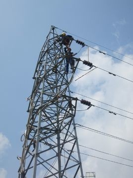 Double tour en acier galvanisée du circuit Q345 pour la ligne de transmission 33KV