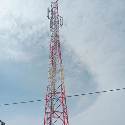 Tour en acier de la télécommunication 10meter angulaire de Sst galvanisée avec la lumière d'aviation