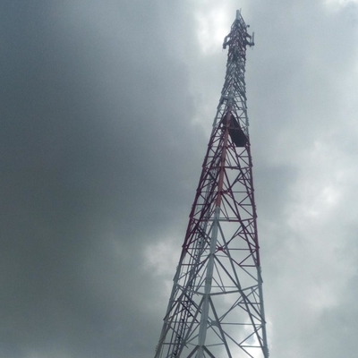 Tour galvanisée de transmission de structure de trellis 220kv pour la communication