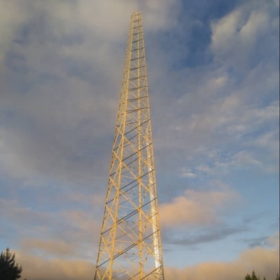 Tour en acier 100m de télécom angulaires de TV avec l'immersion chaude galvanisée