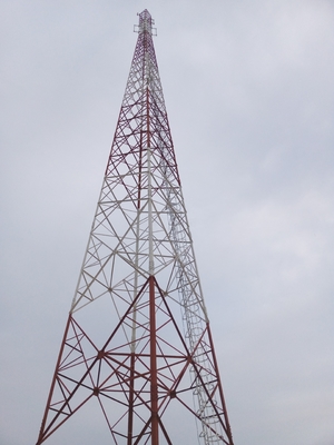 Tour en acier de la télécommunication 10m galvanisée à chaud de courrier de signe