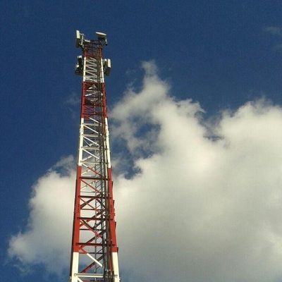De la télécommunication 4 la tour en acier 90meters angulaire de jambe a galvanisé
