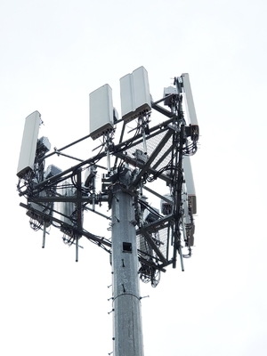 Mât de Guyed galvanisé par télécom avec les accessoires relatifs