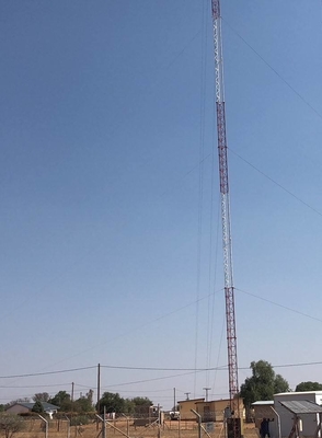 Tour en acier de télécommunication de trellis de mât de Guyed avec 72m galvanisés 92m