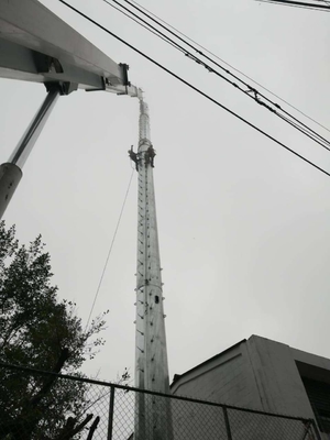 Tour en acier de la télécommunication Q235 en acier avec l'immersion chaude galvanisée