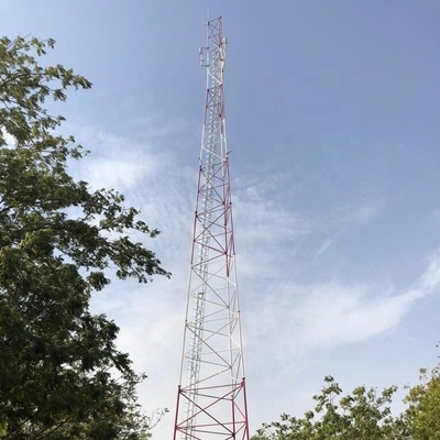 Tour d'antenne tubulaire galvanisée de télécom d'angle en acier avec des parenthèses