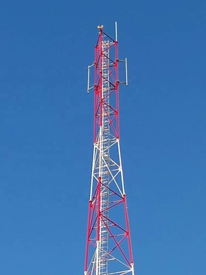Tour en acier tubulaire de télécom avec l'immersion chaude galvanisée et les parenthèses